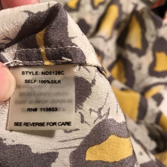 Pure Sugar Womens 100% Silk Pullover Top‎ Size L Animal Print V Neck Yellow Gray - Picture 6 of 7